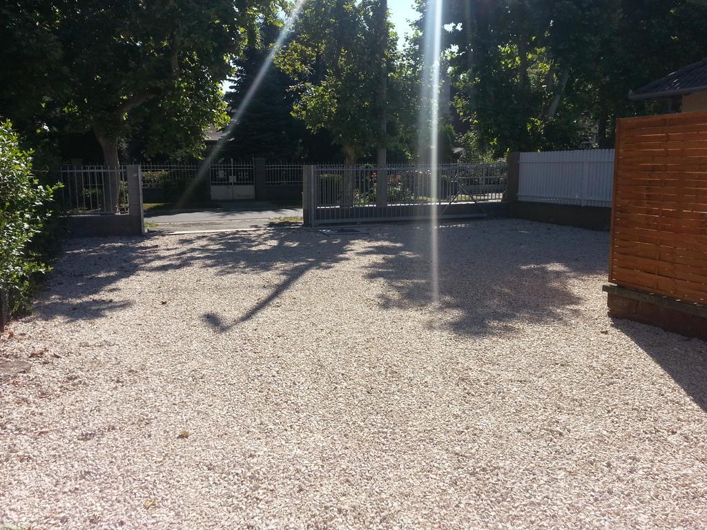Ádám Apartmanház Siófok Exterior foto
