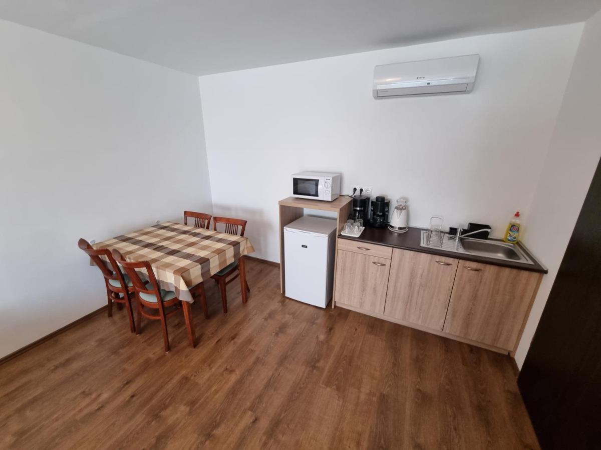 Ádám Apartmanház Siófok Exterior foto