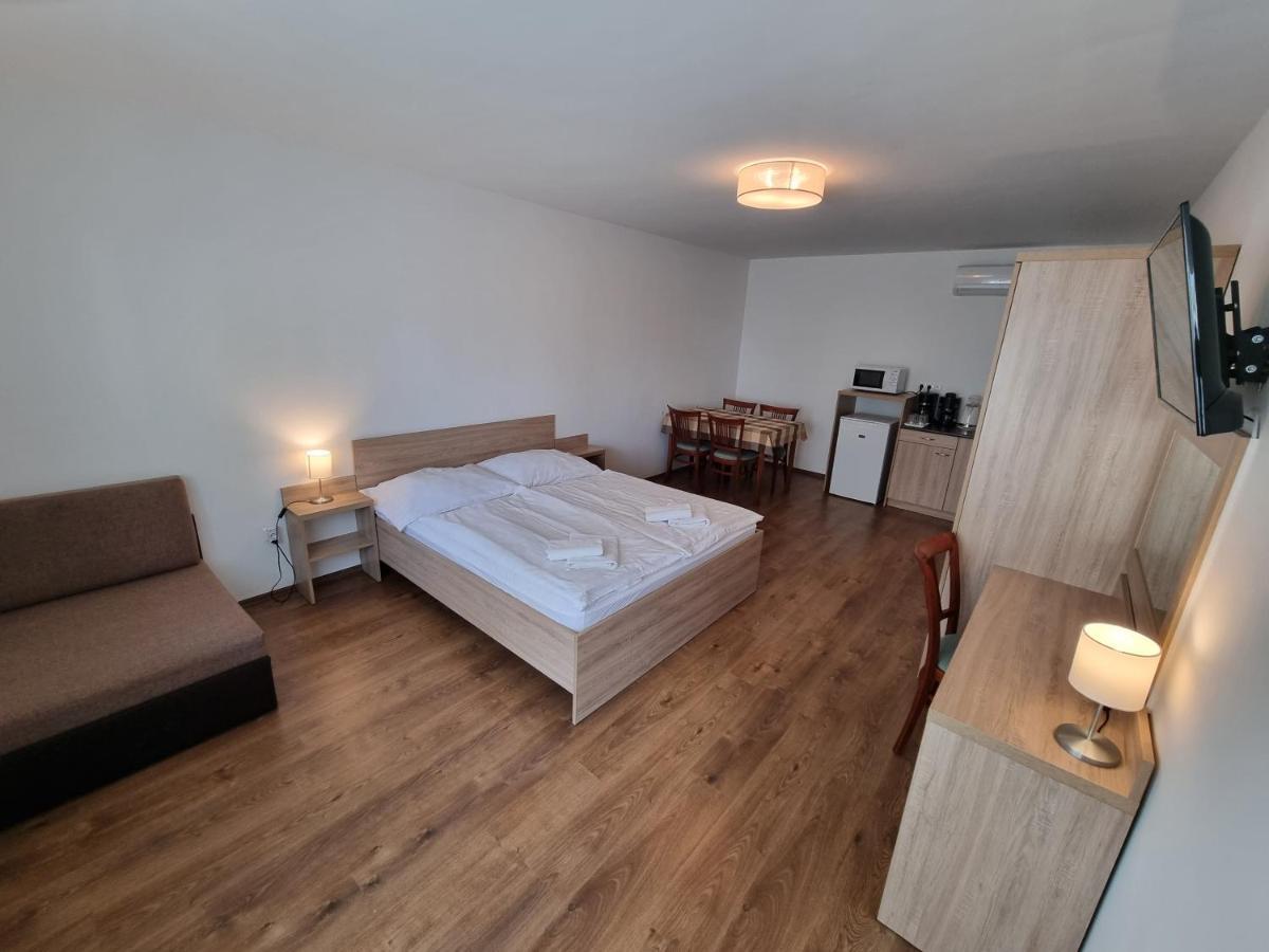 Ádám Apartmanház Siófok Exterior foto