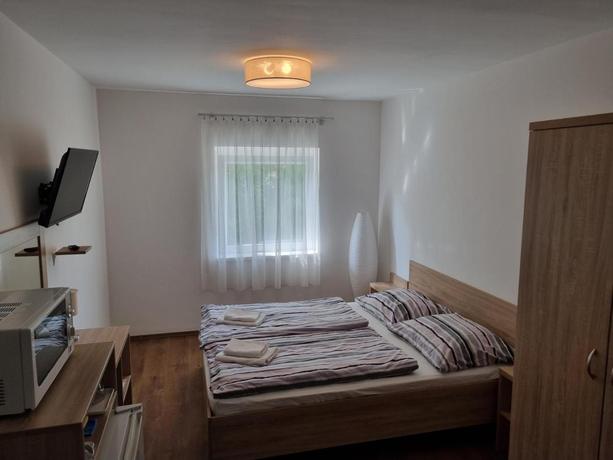 Ádám Apartmanház Siófok Exterior foto