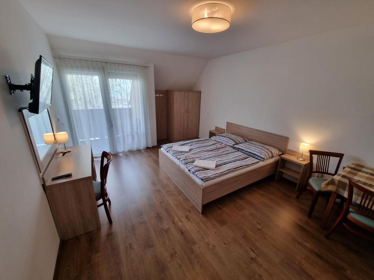 Ádám Apartmanház Siófok Exterior foto