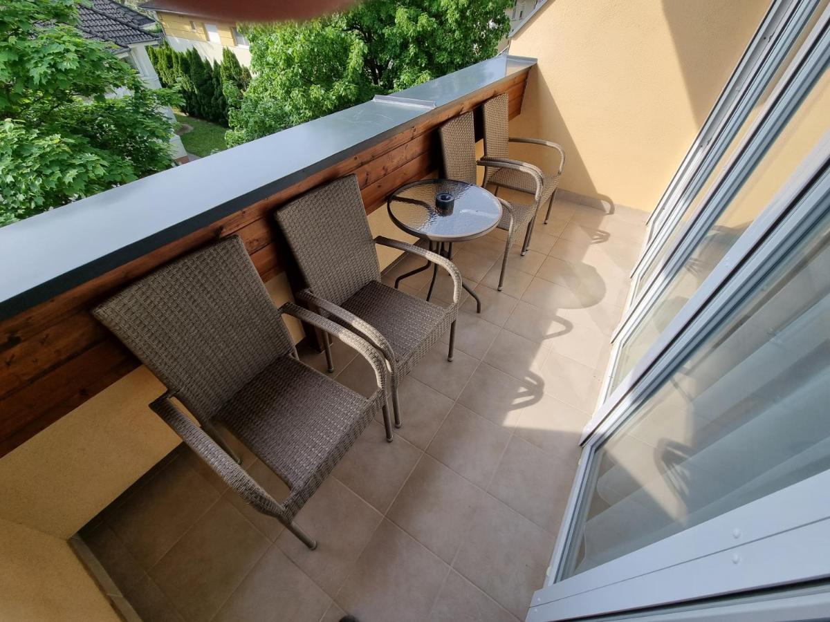 Ádám Apartmanház Siófok Habitación foto