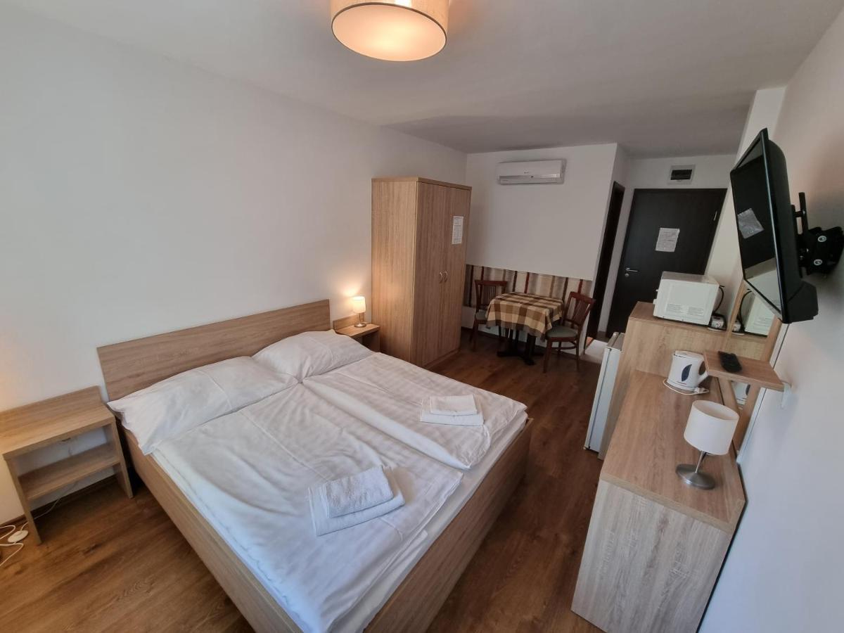Ádám Apartmanház Siófok Habitación foto