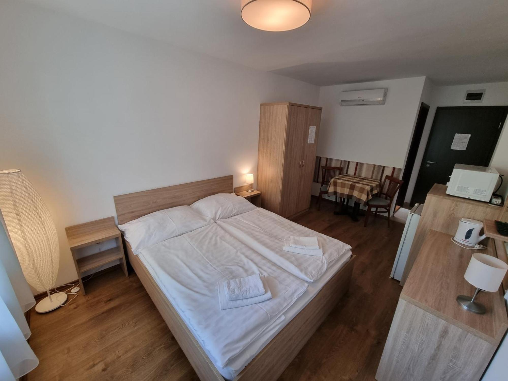 Ádám Apartmanház Siófok Habitación foto