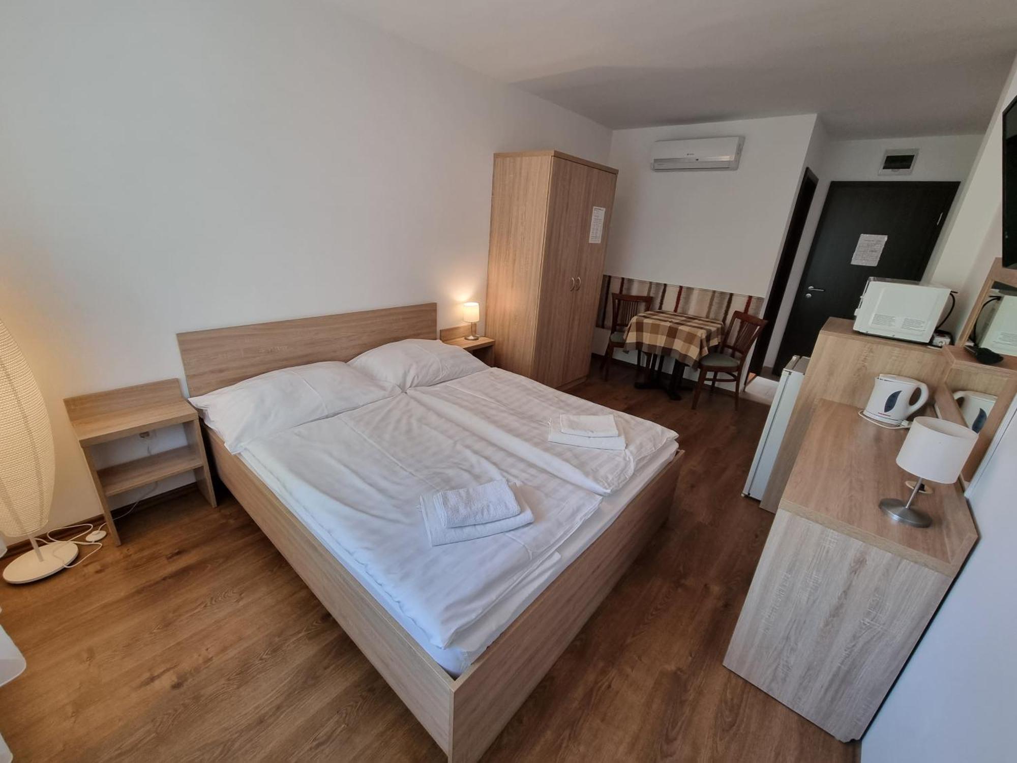 Ádám Apartmanház Siófok Habitación foto