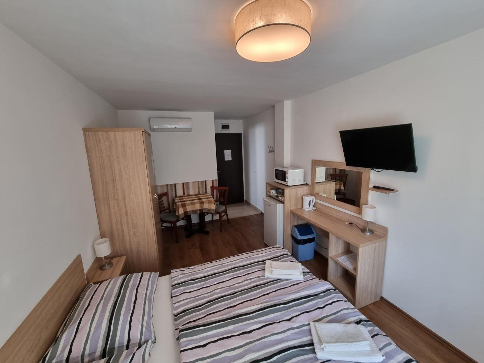 Ádám Apartmanház Siófok Habitación foto