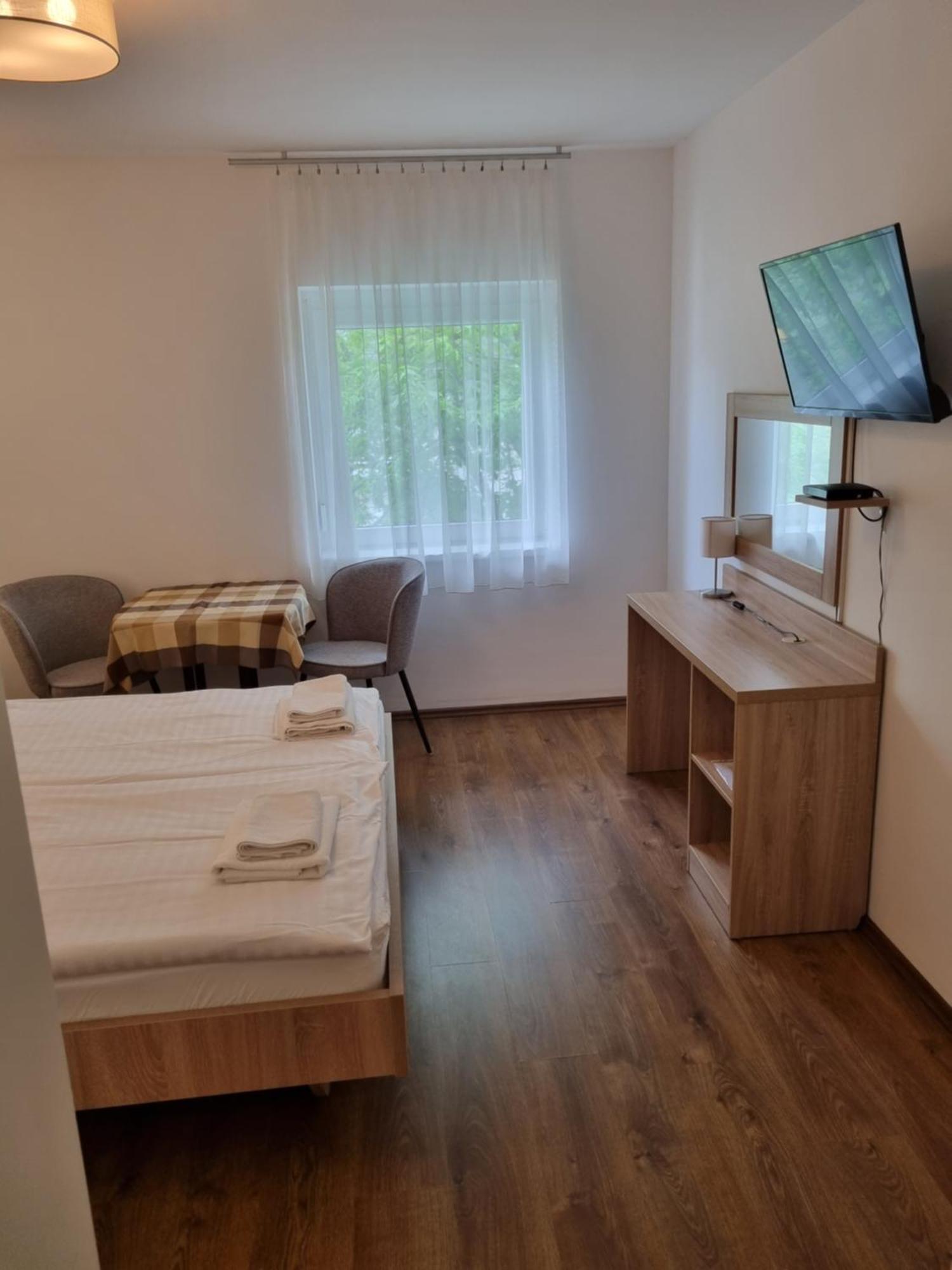 Ádám Apartmanház Siófok Habitación foto