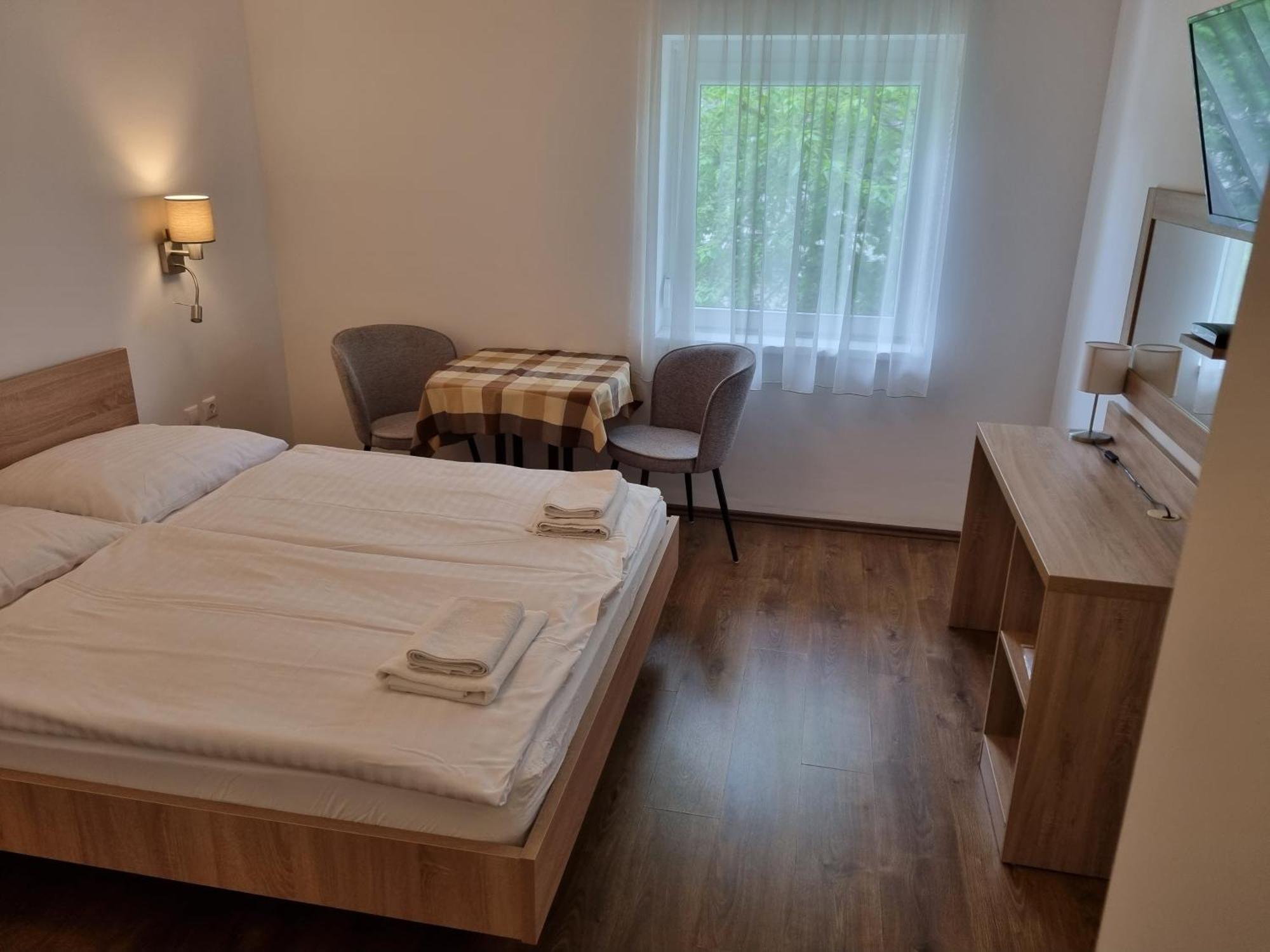 Ádám Apartmanház Siófok Habitación foto
