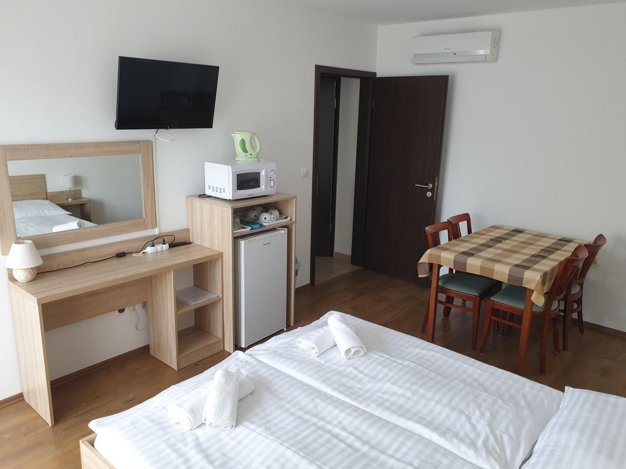 Ádám Apartmanház Siófok Habitación foto