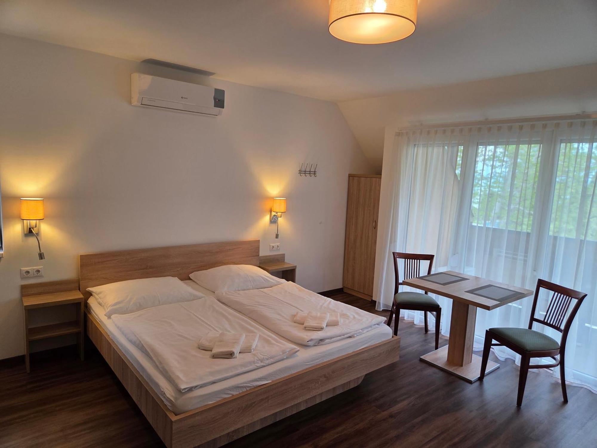 Ádám Apartmanház Siófok Exterior foto