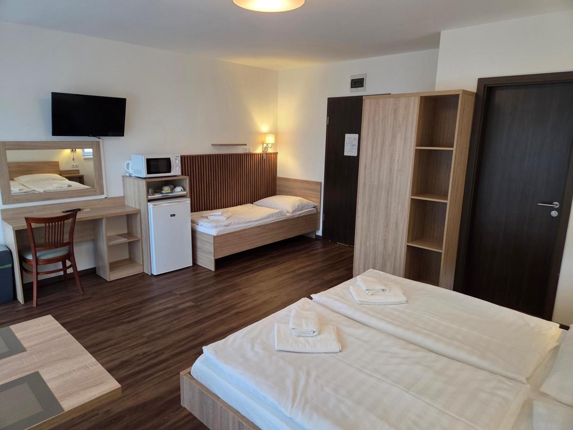 Ádám Apartmanház Siófok Exterior foto