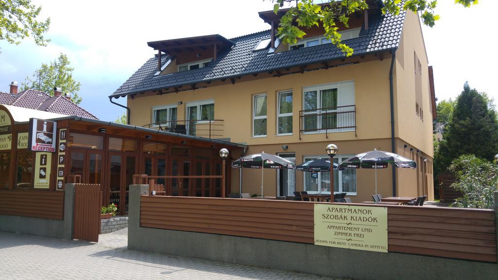 Ádám Apartmanház Siófok Exterior foto